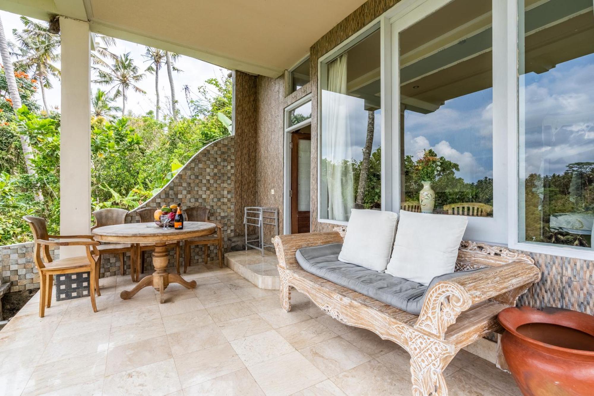 Tirta Asri Ubud Villa Room photo