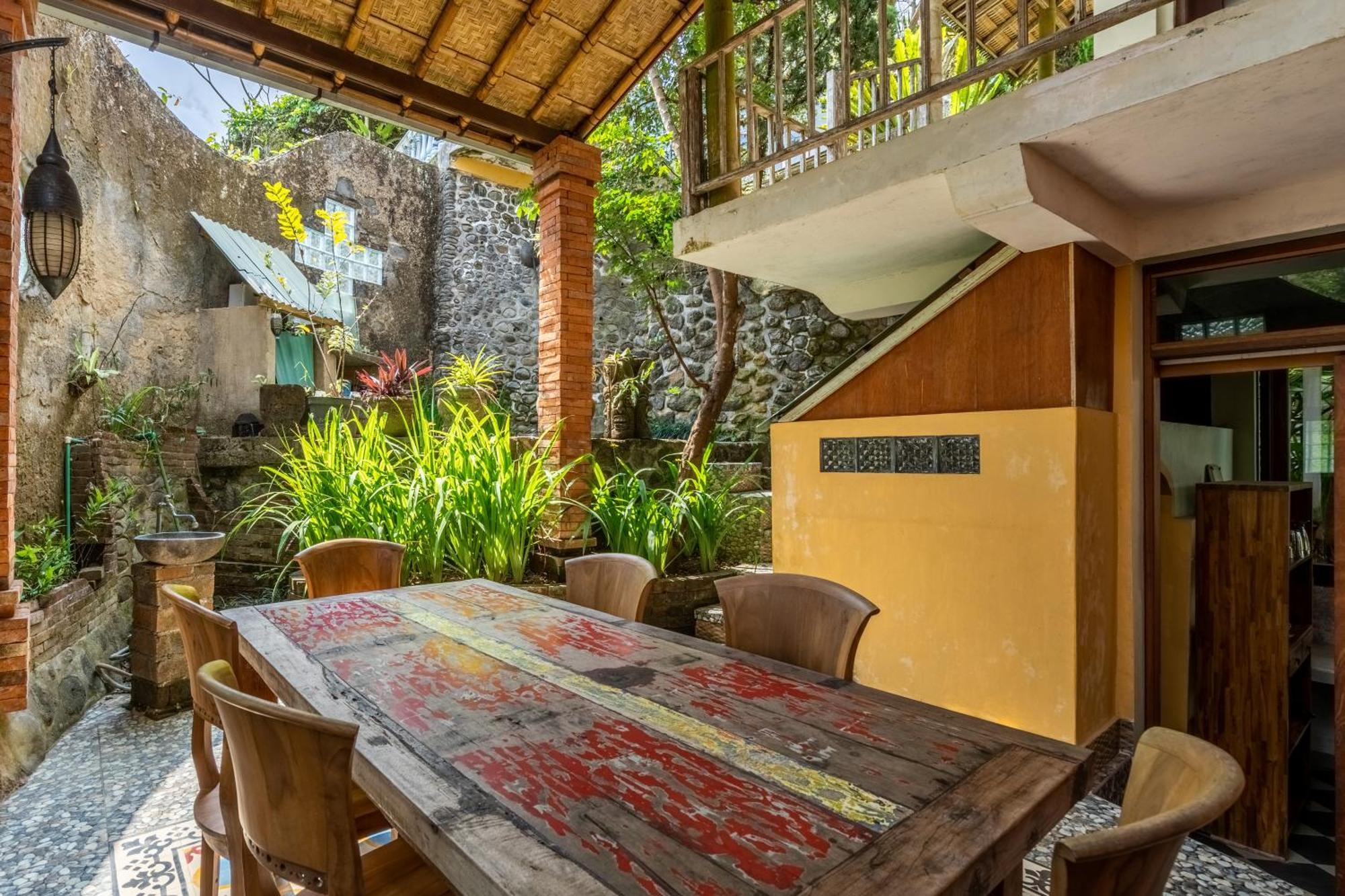 Tirta Asri Ubud Villa Room photo